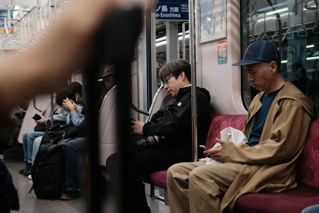 物业保洁场景下拖把与扫把的选型方案及使用效率对比