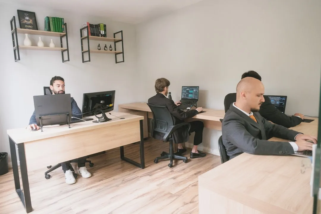 上海物业保洁工具选型指南：拖把、扫把与簸箕的材质对比分析正文配图 2